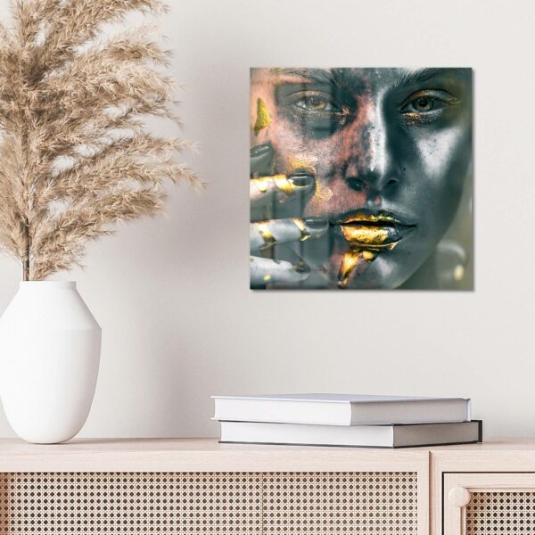 Wandbild - Frau mit Gold im Gesicht – Bild 4